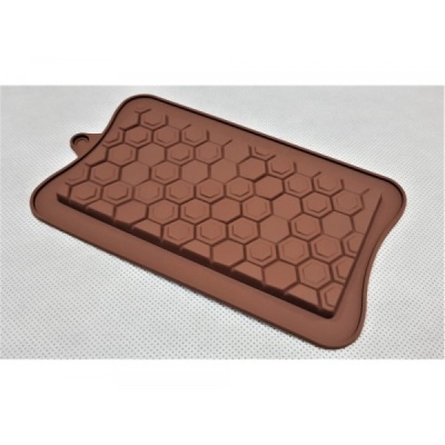 Tapete retangular de silicone castanho com padrão hexagonal
