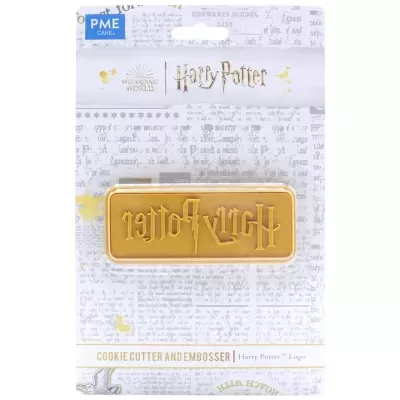 Cortador de bolachas amarelo com logo Harry Potter na embalagem PME Cake