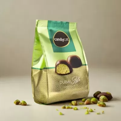 Embalagem de chocolates Dubai Style da candycat com pistácios ao redor