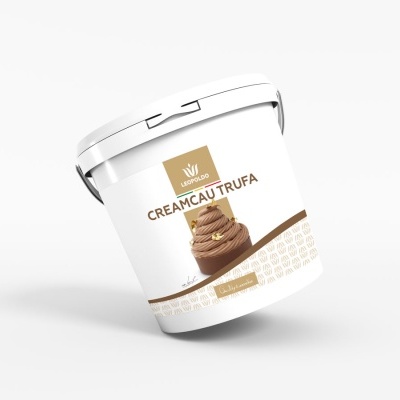 Recipiente branco de plástico com creme sabor trufa e rótulo WMARAU