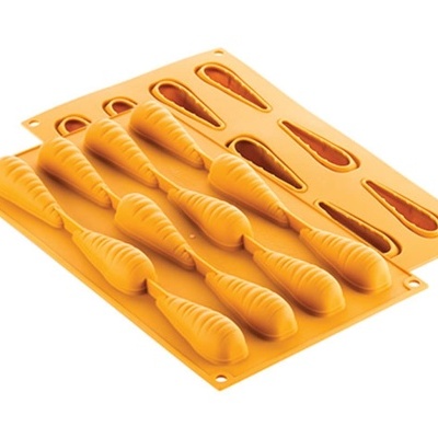 Forma de silicone laranja para modelar cenouras com textura detalhada