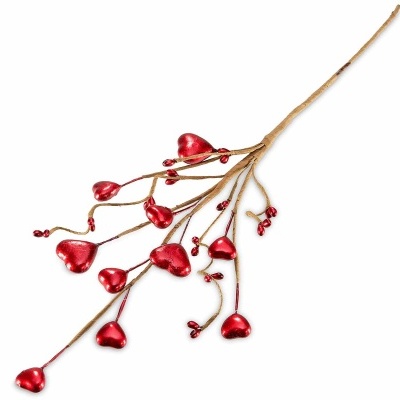 Ramo decorativo com corações e esferas vermelhas sobre fundo branco