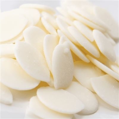 Placas brancas arredondadas empilhadas