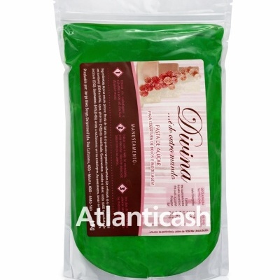 Pacote verde de pasta de açúcar para bolos da marca Divina com etiqueta rosa e branca
