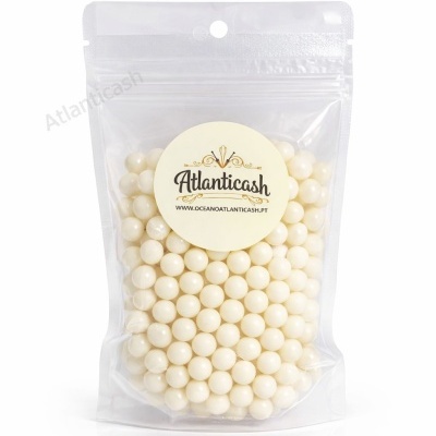 Saco plástico com bolas brancas e etiqueta ATLANTICASH