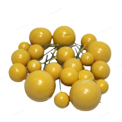 Conjunto de bolas amarelas brilhantes de vários tamanhos