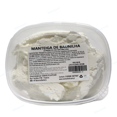 Manteiga de baunilha em embalagem plástica transparente com etiqueta preta e branca