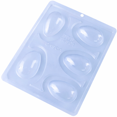 Molde plástico transparente com cavidades em forma de ovo e inscrições