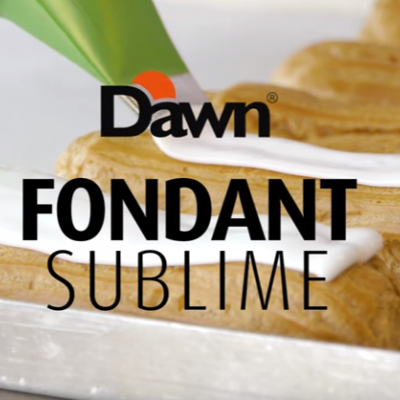 Eclairs com cobertura branca e texto 'Dawn FONDANT SUBLIME'