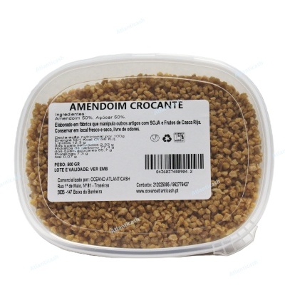 Recipiente plástico com amendoim crocante e etiqueta branca com texto em português.