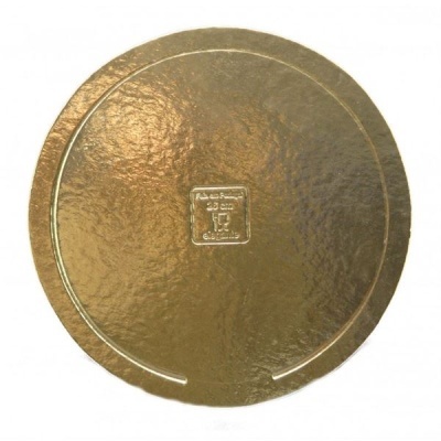 Base redonda dourada com selo quadrado ao centro e textura irregular