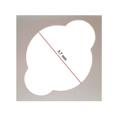 Objeto branco irregular com medida de 3,7 mm sobre fundo cinzento