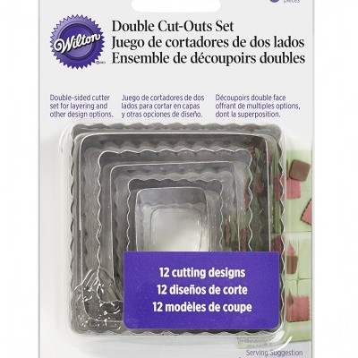 Conjunto de cortadores metálicos Wilmton em embalagem transparente com texto multilíngue