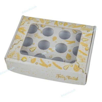 Caixa branca com padrão dourado e janela transparente, com texto Feliz Natal.