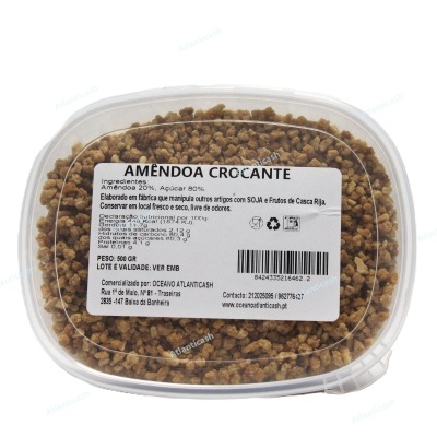 Embalagem plástica transparente com amêndoa crocante e rótulo branco
