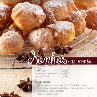 Sonhos de vento em grelha metálica com anis e canela em pau