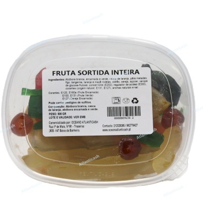 Embalagem plástica transparente com fruta sortida inteira e etiqueta com informações em português