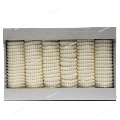 seis velas creme com textura ondulada numa caixa de cartão cinza claro