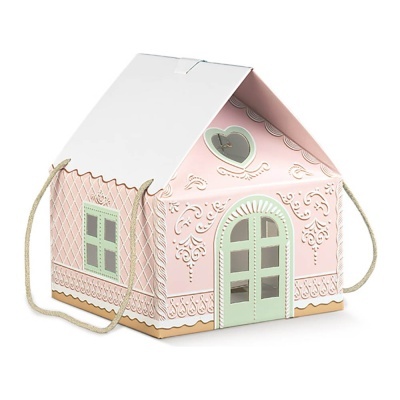 Embalagem em forma de casa rosa com detalhes verdes e cordões para transporte