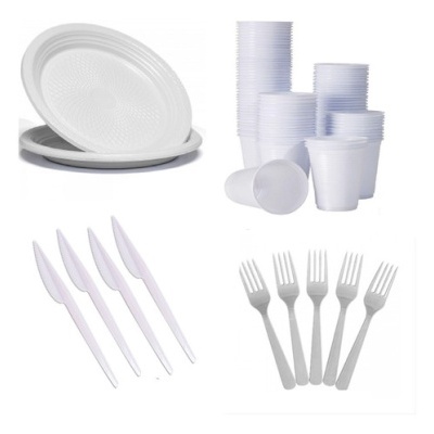 Conjunto de descartáveis brancos de plástico
