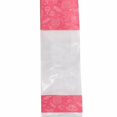 Saco plástico transparente com faixas rosa decoradas com desenhos de Páscoa