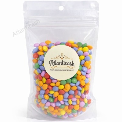 Pacote plástico transparente com confeitos coloridos e etiqueta Atlanticash