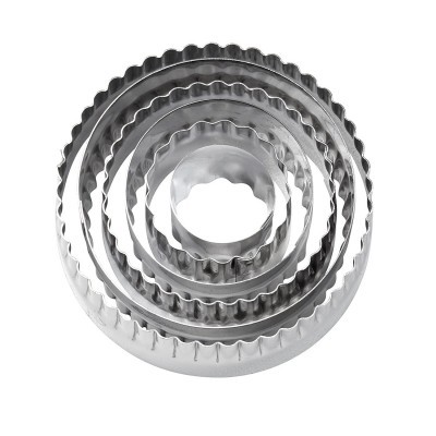 Conjunto de cortadores de massa redondos de metal com bordas onduladas