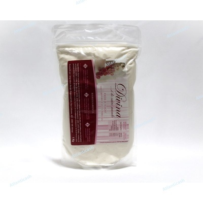 Pacote transparente com pó branco e rótulos coloridos, rótulo principal com texto 'Divina'