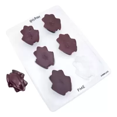 Moldes de silicone com formas de pegadas e pegadas de chocolate em branco e castanho