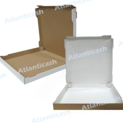 Caixas de pizza de cartão branco e castanho abertas