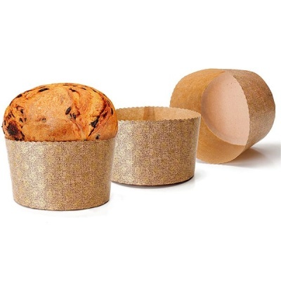 Formas de papel castanho com textura dourada, uma com pão tipo panetone e duas vazias