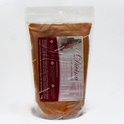 Pacote de polpa de maracujá em plástico translúcido com etiqueta branca e vinho