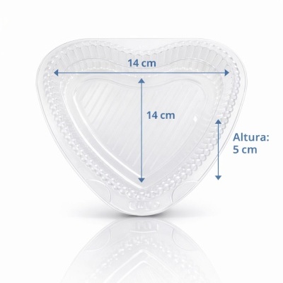 Forma plástica transparente em formato de coração com medidas em azul.