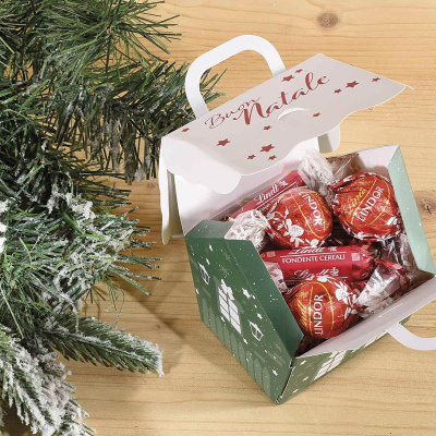 Caixa decorativa com bombons Lindt e ramo de pinheiro nevado