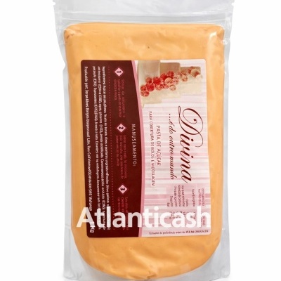 Embalagem de pasta de açúcar laranja para bolos com etiqueta e texto em português