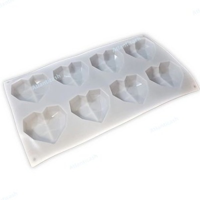 Forma de silicone branca com cavidades em forma de coração