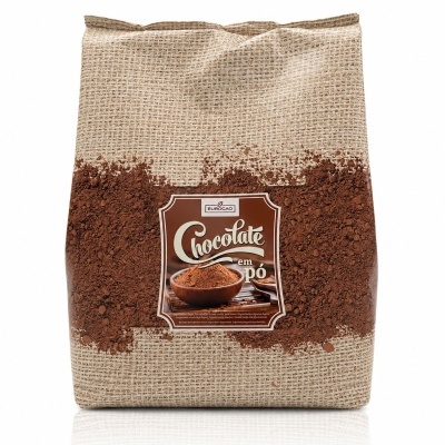 Embalaem de chocolate em pó Eurocao com design que imita saco de estopa e chocolate em pó