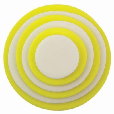 Círculos concêntricos amarelos e brancos em silicone ou plástico