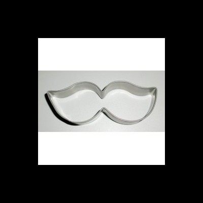 Corta-biscoitos metálico em formato de bigode sobre superfície branca