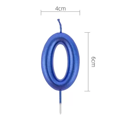 Vela azul em forma de número zero com medidas em centímetros.
