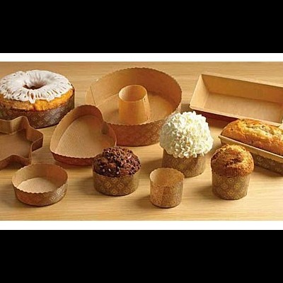 Conjunto de formas de papel castanho para bolos e muffins com vários designs.