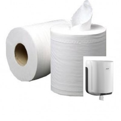 Dois rolos grandes de papel higiénico branco e dispensador de parede branco com papel saindo