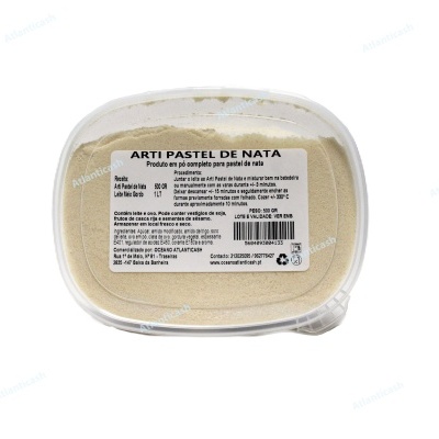 Recipiente plástico com mistura para pastel de nata e rótulo branco com texto em português