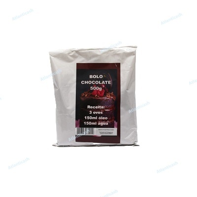 Pacote branco de mistura para bolo de chocolate 500g com receita na etiqueta