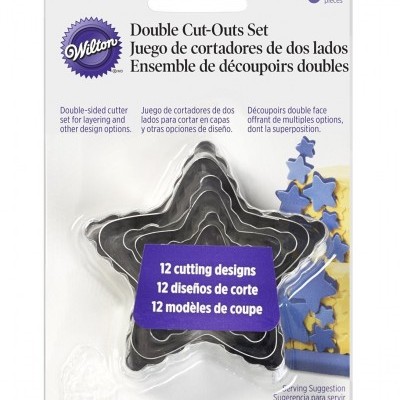 Conjunto de cortadores de biscoitos em forma de estrela em embalagem branca