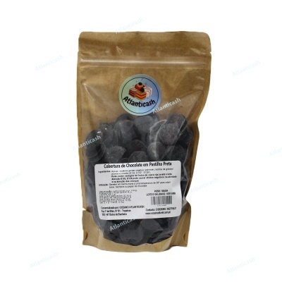 Pacote castanho de chocolate em pastilhas com etiqueta branca