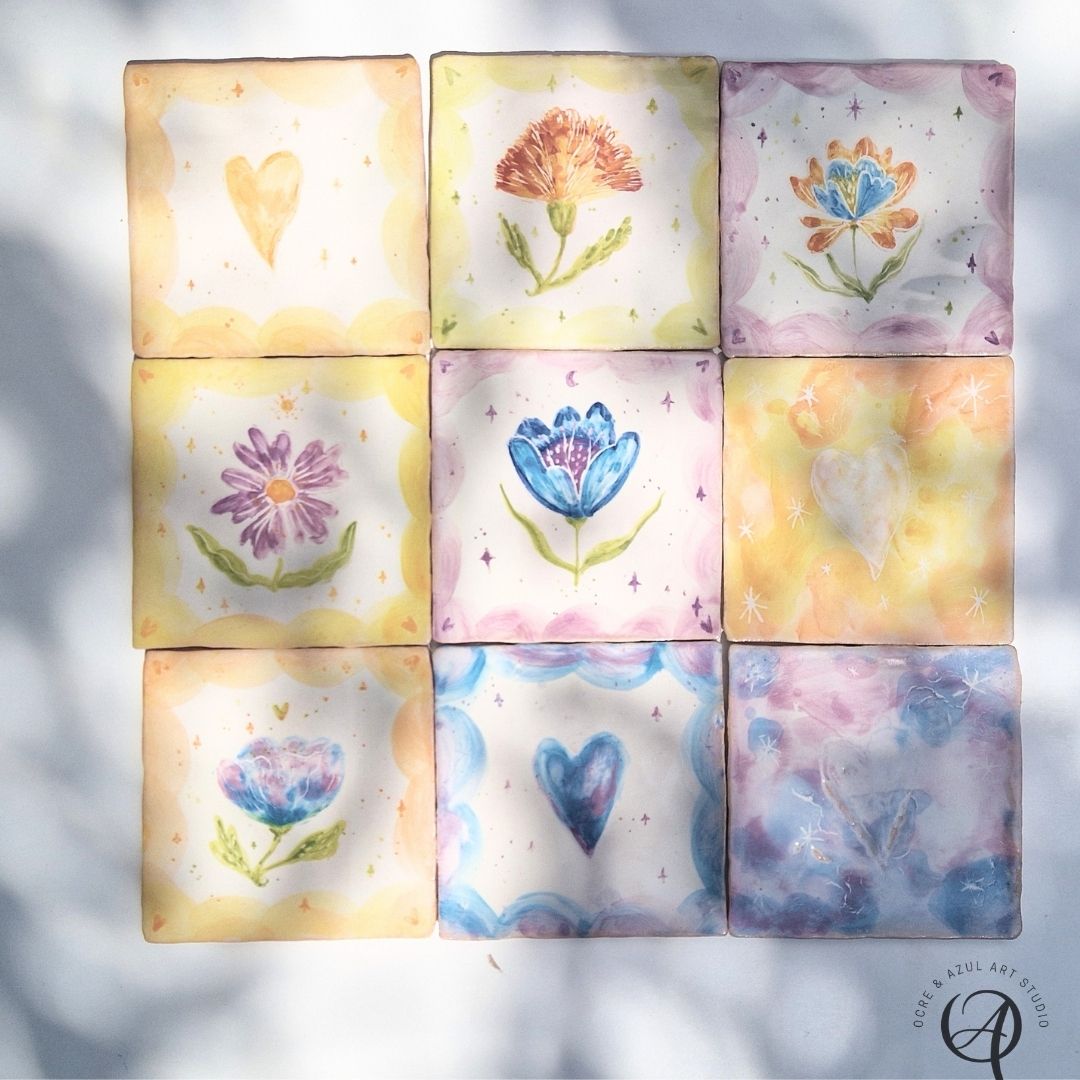 Azulejos Coleção sonho florido Azulejos quadrados decorados à mão com flores e corações em tons pastel