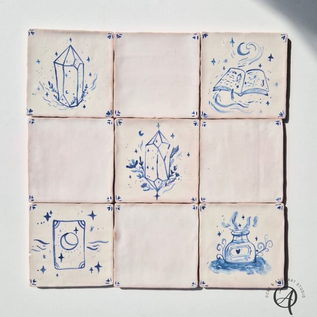 Azulejo Mix azul Azulejos quadrados bege claro com ilustrações azuis de cristais, livro, carta lunar e frasco