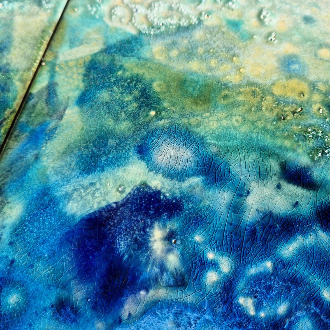 Painel de Azulejo Seascape wave Superfície vítrea azul e verde com textura craquelada e padrões nebulosos