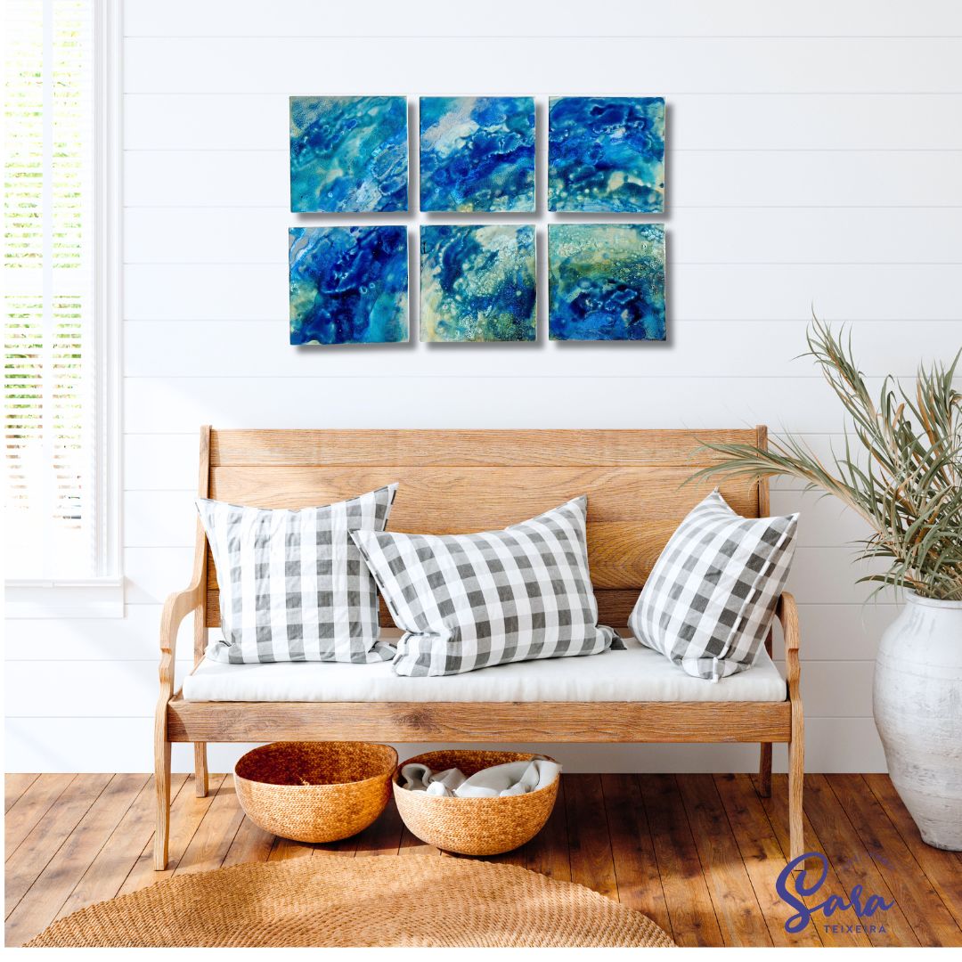 Painel de Azulejo Seascape wave Seis quadros azuis abstratos decorativos acima de banco de madeira com almofadas xadrez